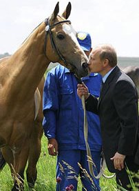 Владимир Путин любит лошадок