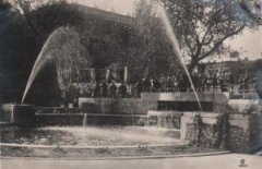 Открытка 1934 года. Фонтан в западном портале городского сада Ростова.
