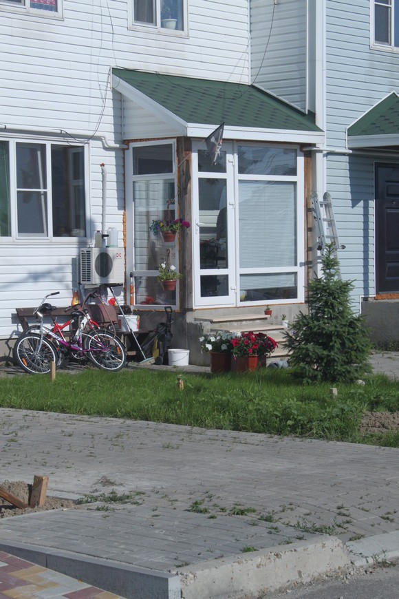 Многие из местных покупателей жилья в «Солнечном» вообще предпочитают жить без ограждений.