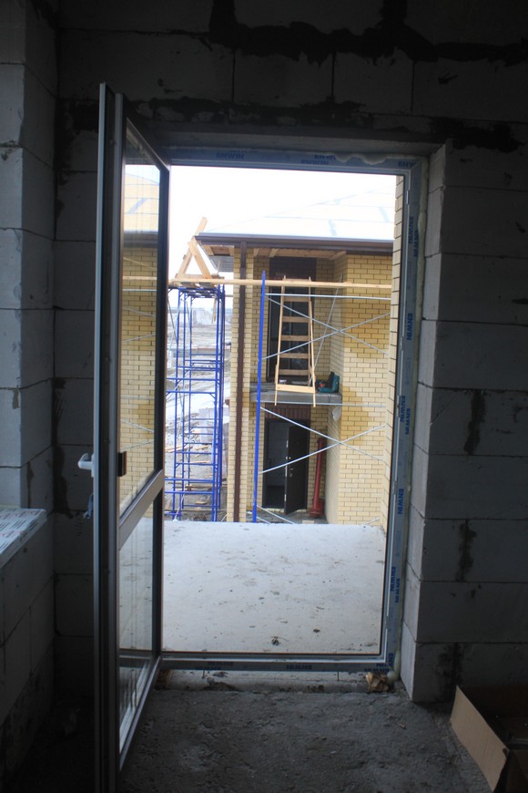 Проект коттеджей предусматривает балконы.
