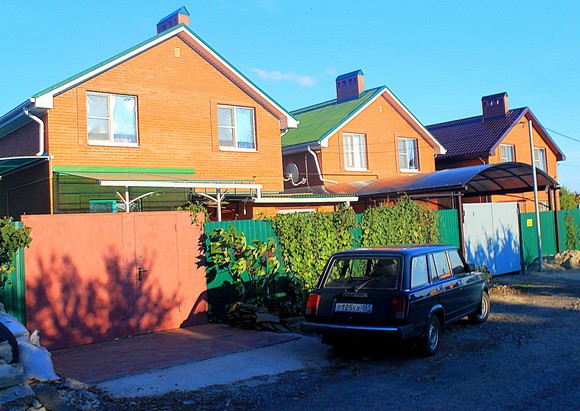 Из-за земельного дефицита садоводческие товарищества Ростова целиком застраиваются жилыми домами.
