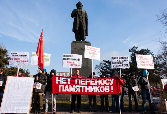 Пикет против переноса памятника в Ростове-на-Дону.